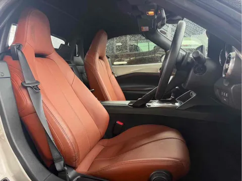Mazda MX-5 (Roadster)