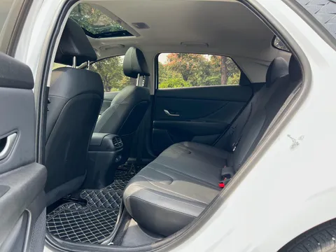 Hyundai Elantra (Avante)