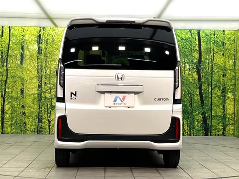 Honda N-BOX Custom