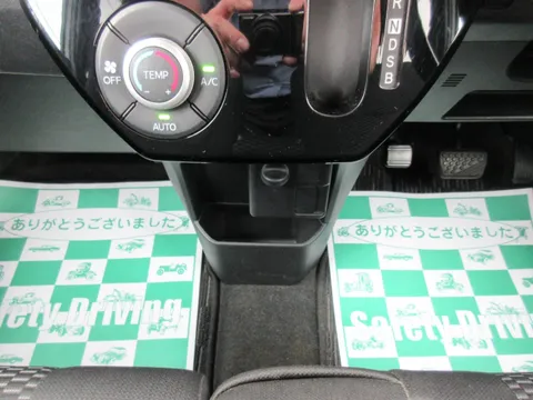 Toyota Pixis Mega