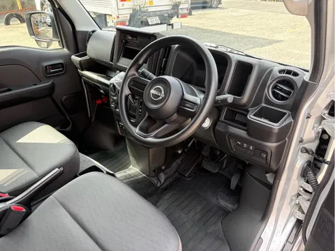Nissan Clipper Van