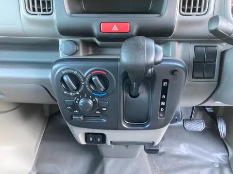 Nissan Clipper Van