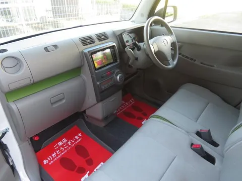 Toyota Pixis Space