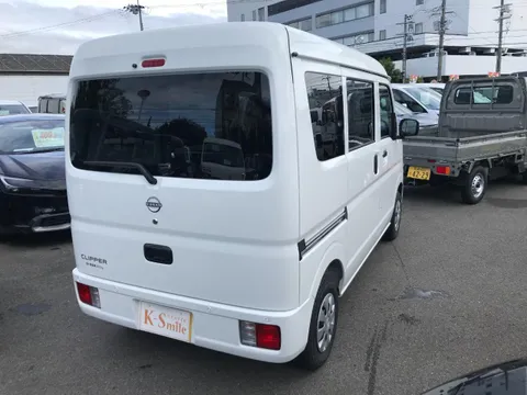 Nissan Clipper Van