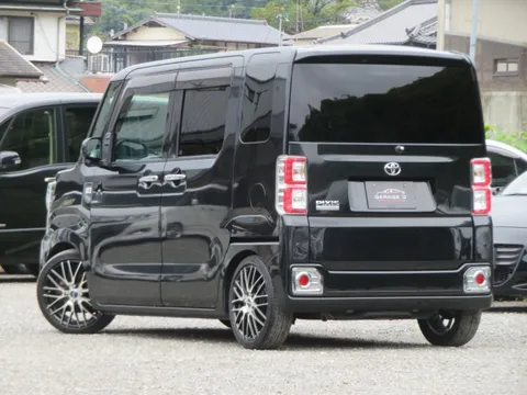 Toyota Pixis Mega