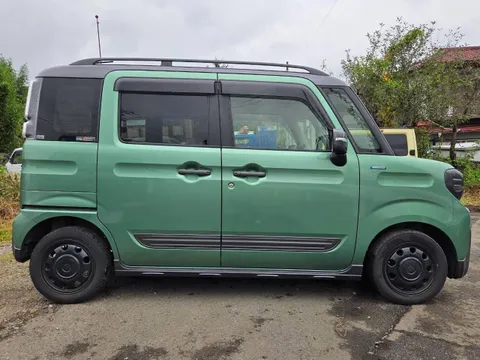 Suzuki Spacia
