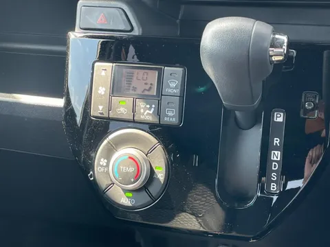 Toyota Pixis Mega
