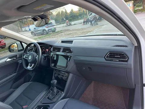 Volkswagen Tiguan L