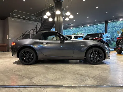 Mazda MX-5 (Roadster)