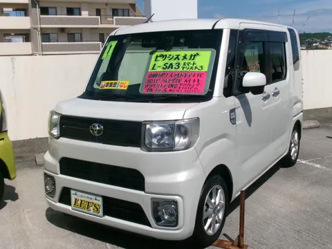 Toyota Pixis Mega