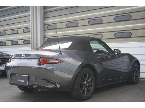 Mazda MX-5 (Roadster)