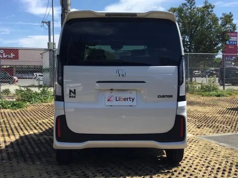 Honda N-BOX Custom
