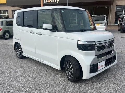 Honda N-BOX Custom