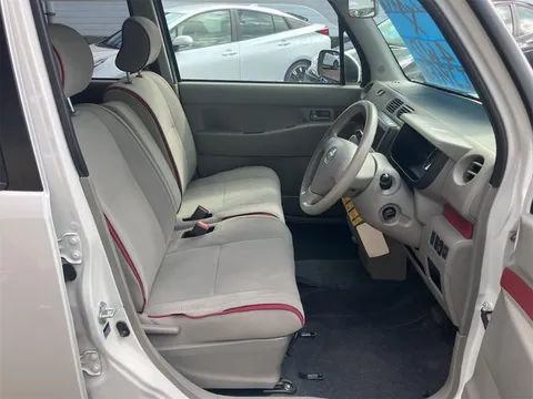 Toyota Pixis Space
