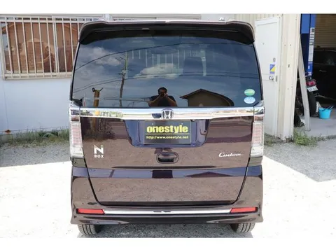 Honda N-BOX Custom