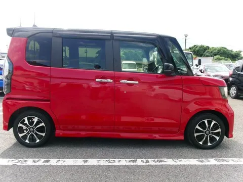 Honda N-BOX Custom