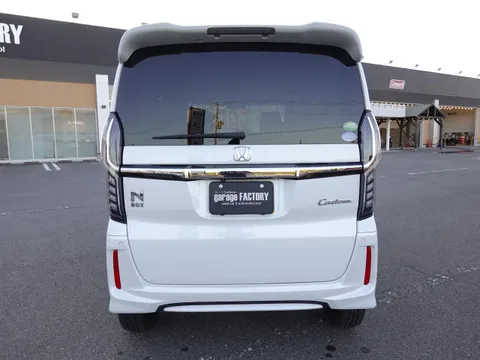 Honda N-BOX Custom