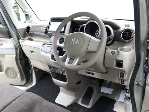 Honda N-BOX Slash