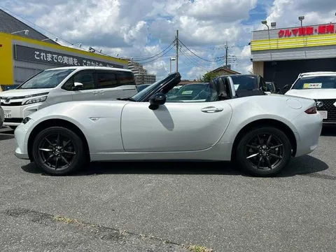 Mazda MX-5 (Roadster)