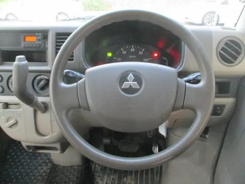 Mitsubishi Minicab Van