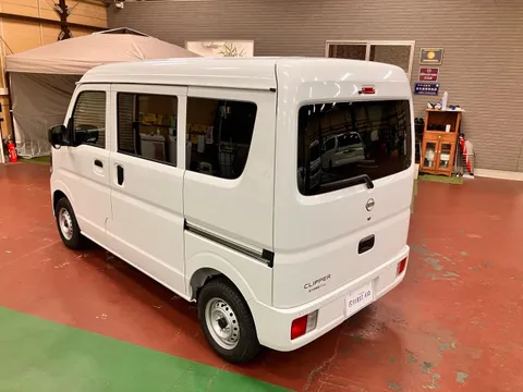 Nissan Clipper Van