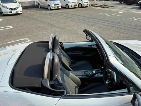 Mazda MX-5 (Roadster)