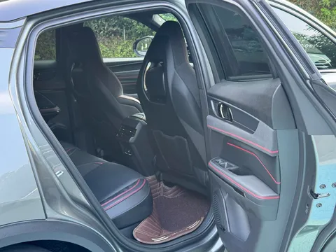 Lynk & Co 05