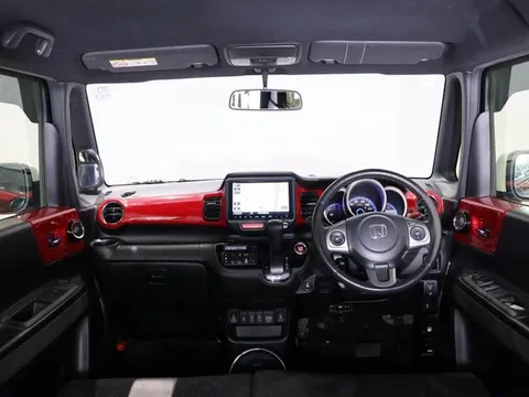 Honda N-BOX Slash