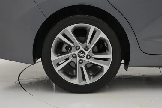 Hyundai Elantra (Avante)
