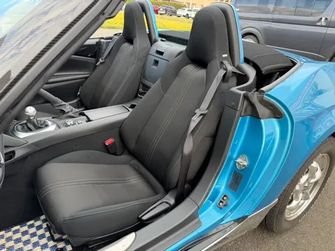 Mazda MX-5 (Roadster)