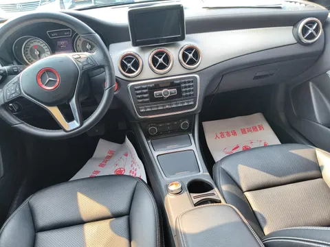 Mercedes-Benz Mercedes-Benz GLA