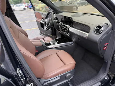 Mercedes-Benz Mercedes-Benz GLB