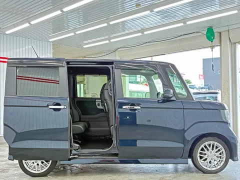 Honda N-BOX Custom