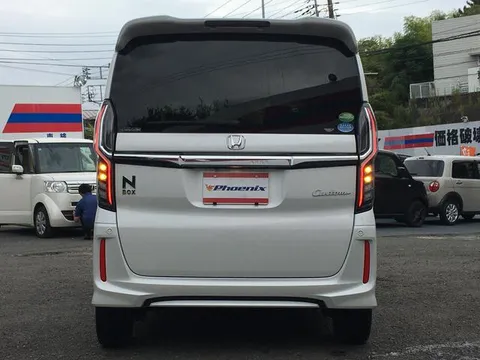 Honda N-BOX Custom