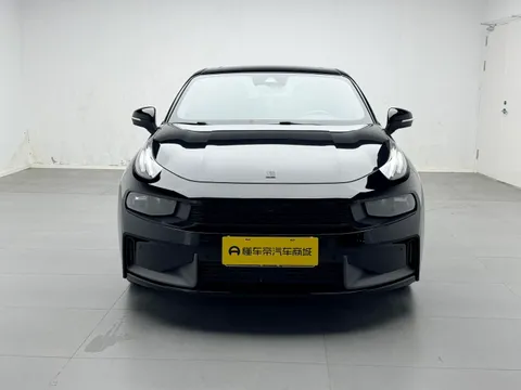 Lynk & Co 03