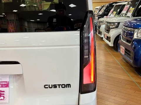 Honda N-BOX Custom