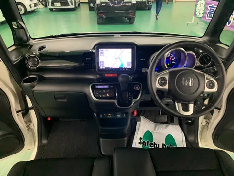 Honda N-BOX Custom