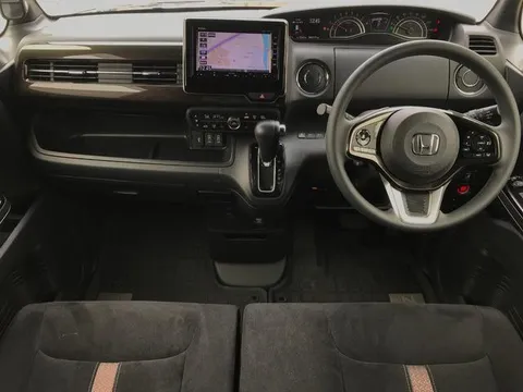 Honda N-BOX Custom