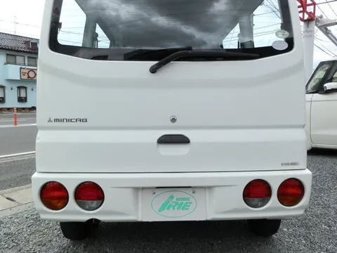 Mitsubishi Minicab Van