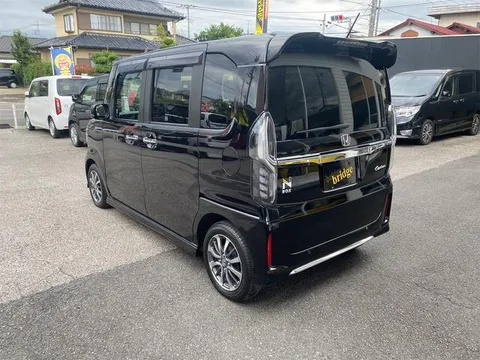 Honda N-BOX Custom