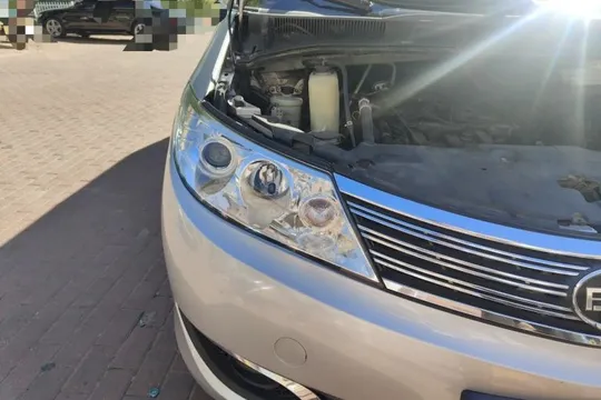 BYD M6