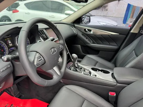 Infiniti Q50L