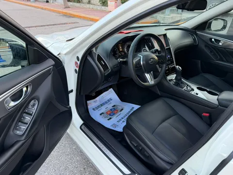 Infiniti Q50L