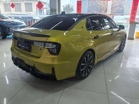 Lynk & Co 03