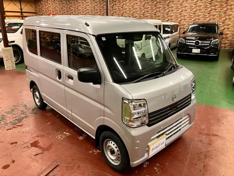 Nissan Clipper Van