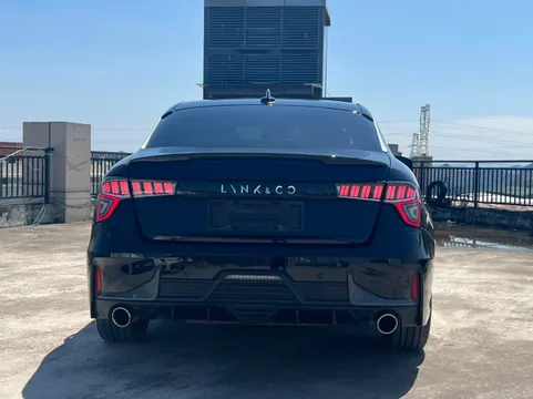 Lynk & Co 03