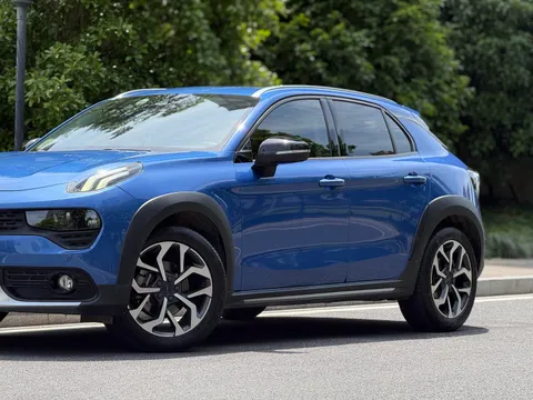 Lynk & Co 02