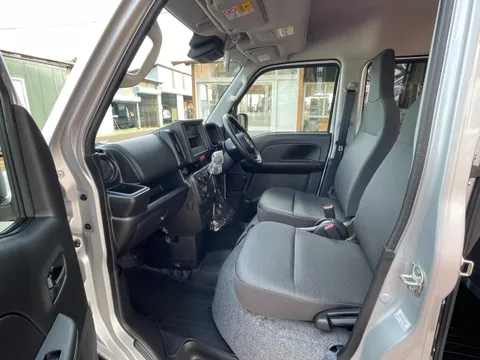 Nissan Clipper Van