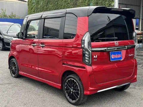Honda N-BOX Custom