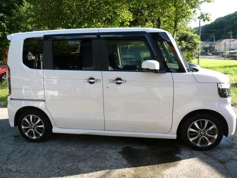 Honda N-BOX Custom